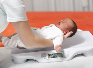 Urnik pridobivanja telesne teže za otroka do enega leta - pasti za mame