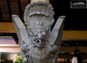 Marea putere a Soarelui atotconsumător - pasărea mitică Garuda Care este Garuda