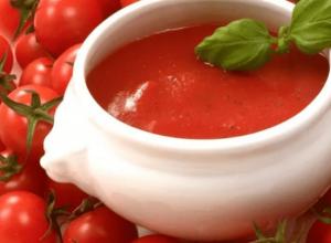 Ketchup de roșii Heinz acasă pentru iarnă - vă veți linge degetele